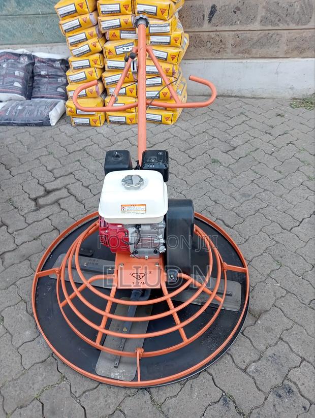 Titan Power Trowel 1000mm/Honda Engine 5.5hp