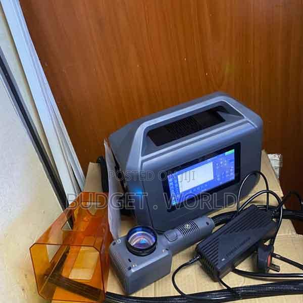 Real-Time Monitoring Portable 30 W High Accuracy Fiber Laser Marking