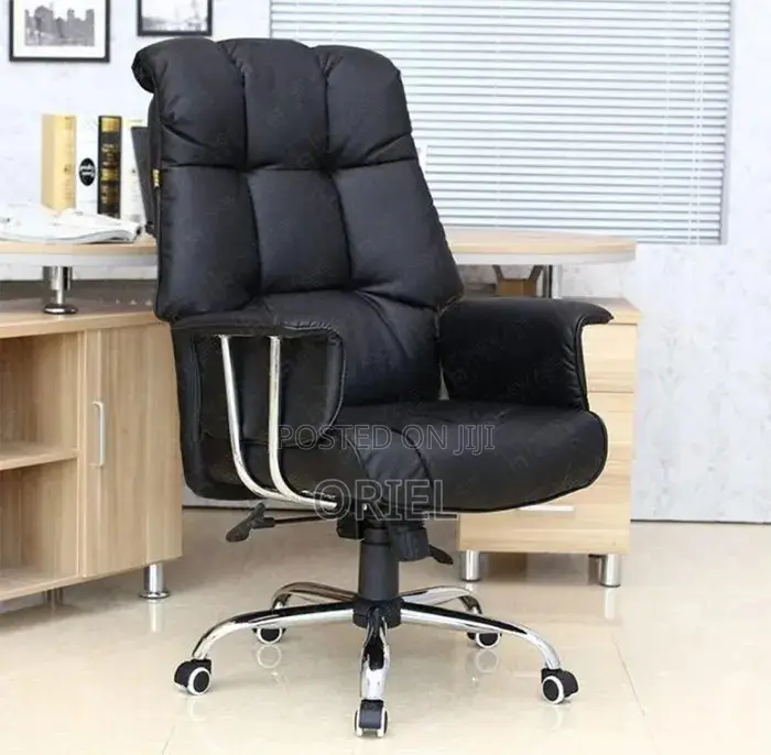 Office Chairs : Cushioned Directors Ergonomic Desk Chair