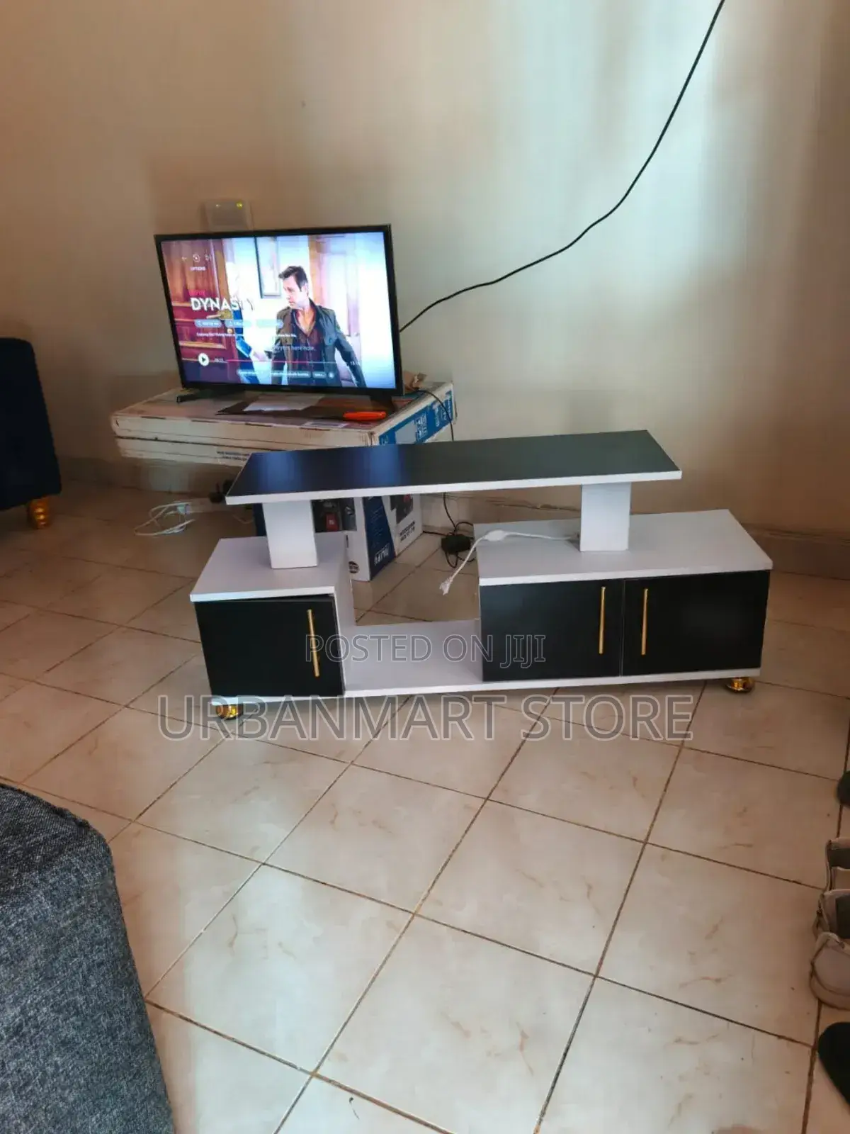 Istanbul Tv Stand Unit 4ft With Led Lighting Shelves