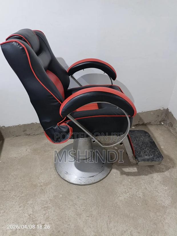 Kinyozi Chair