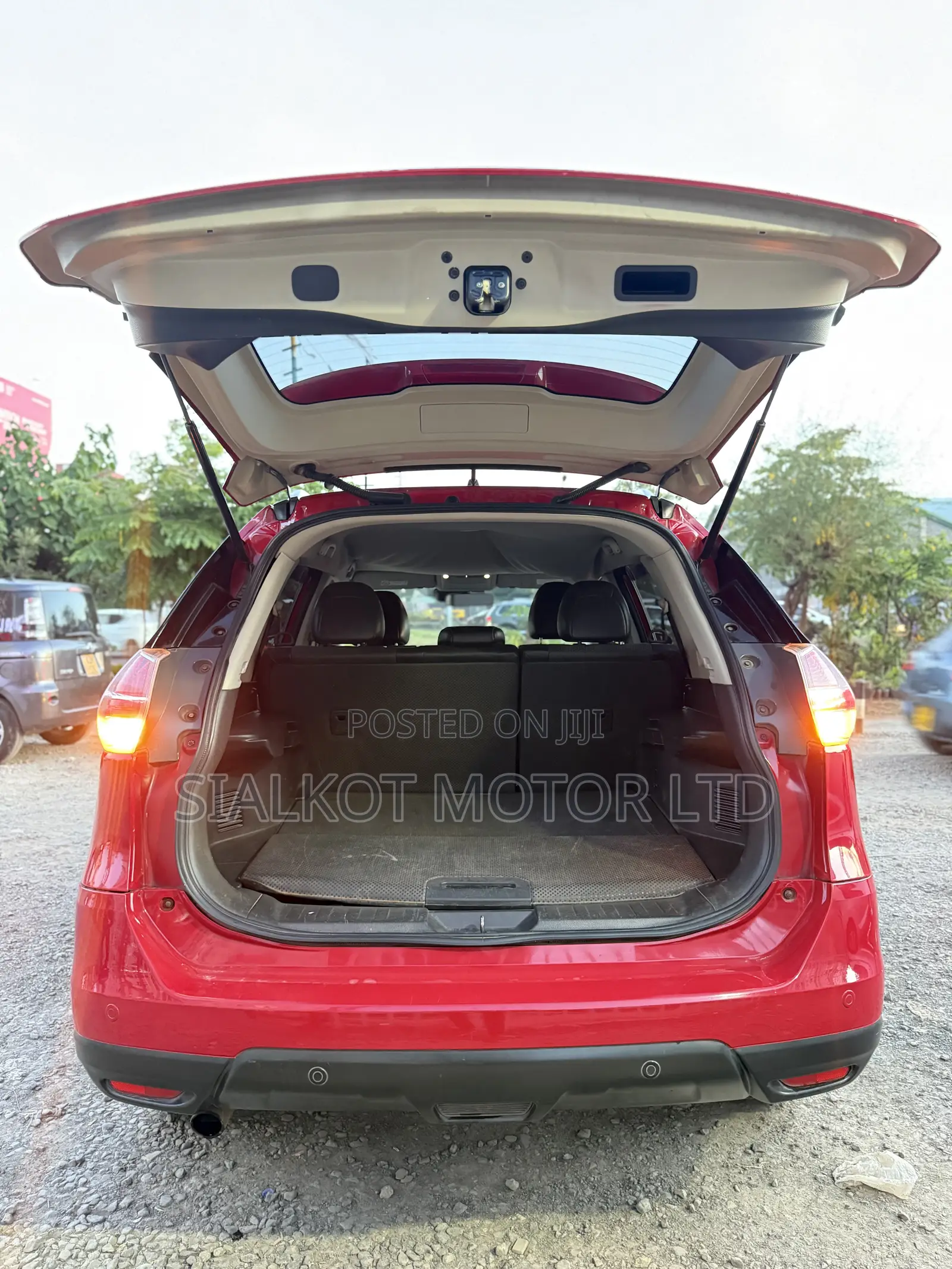 Nissan X-Trail 2.0 Petrol AWD 2015 Red