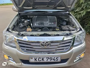 Toyota Hilux 2011 Silver