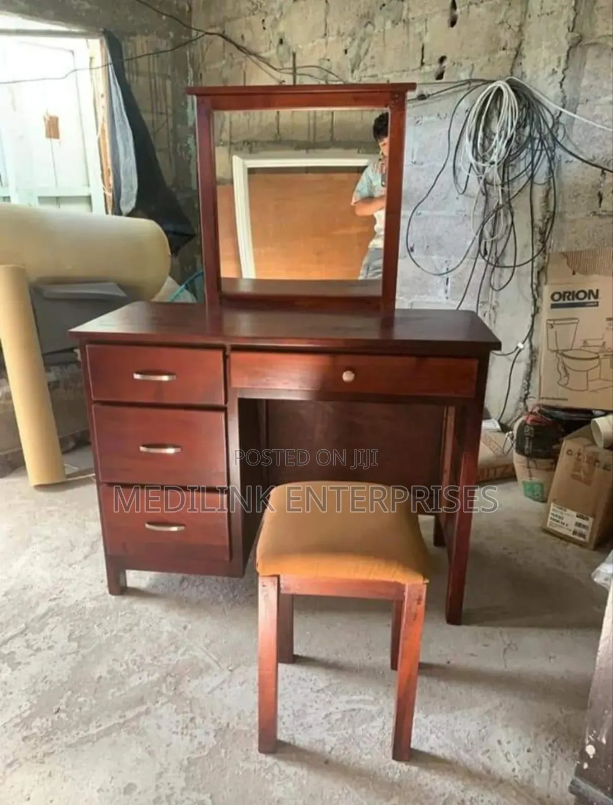 Wall Street Design of a Dressing Mirror