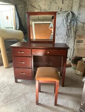 Wall Street Design of a Dressing Mirror