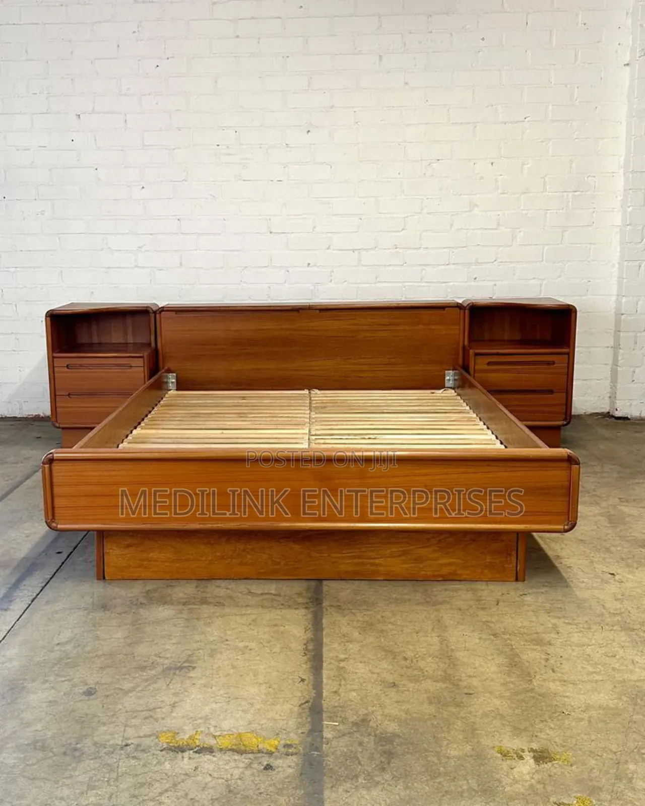 Dolante Vanish Mahogany King Sized Bed 6*6