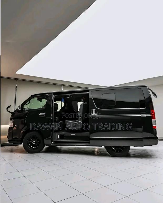 Toyota HiAce 2019 Black - thumbnail 3