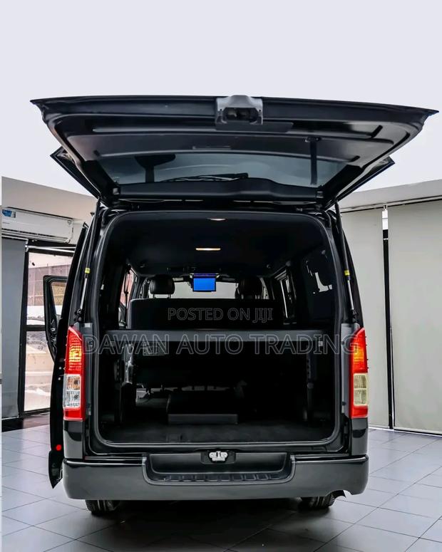 Toyota HiAce 2019 Black - thumbnail 4
