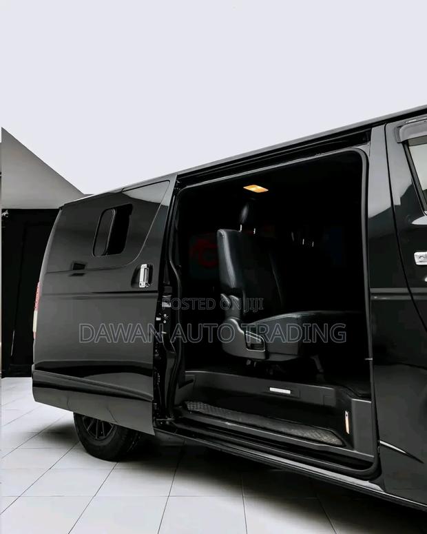 Toyota HiAce 2019 Black - thumbnail 5