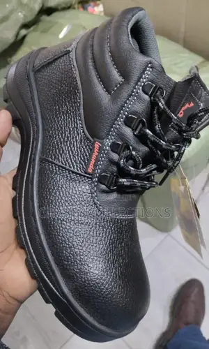 Unisex Black Safety Boots Size 35 to 45