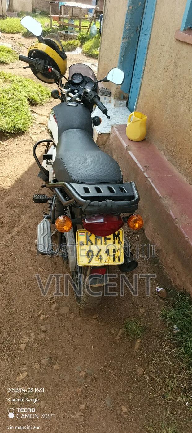 Bajaj Boxer 150 UG 2021 White