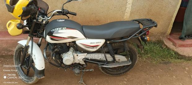 Bajaj Boxer 150 UG 2021 White - thumbnail 2