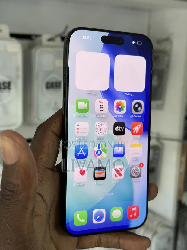 Apple iPhone 16 Pro Max 256 GB Gray - thumbnail 4