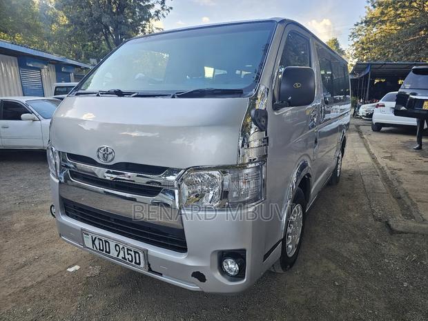 Toyota HiAce 2014 Silver