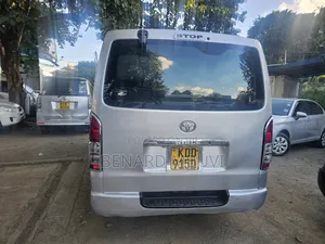 Toyota HiAce 2014 Silver