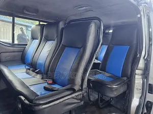 Toyota HiAce 2014 Silver