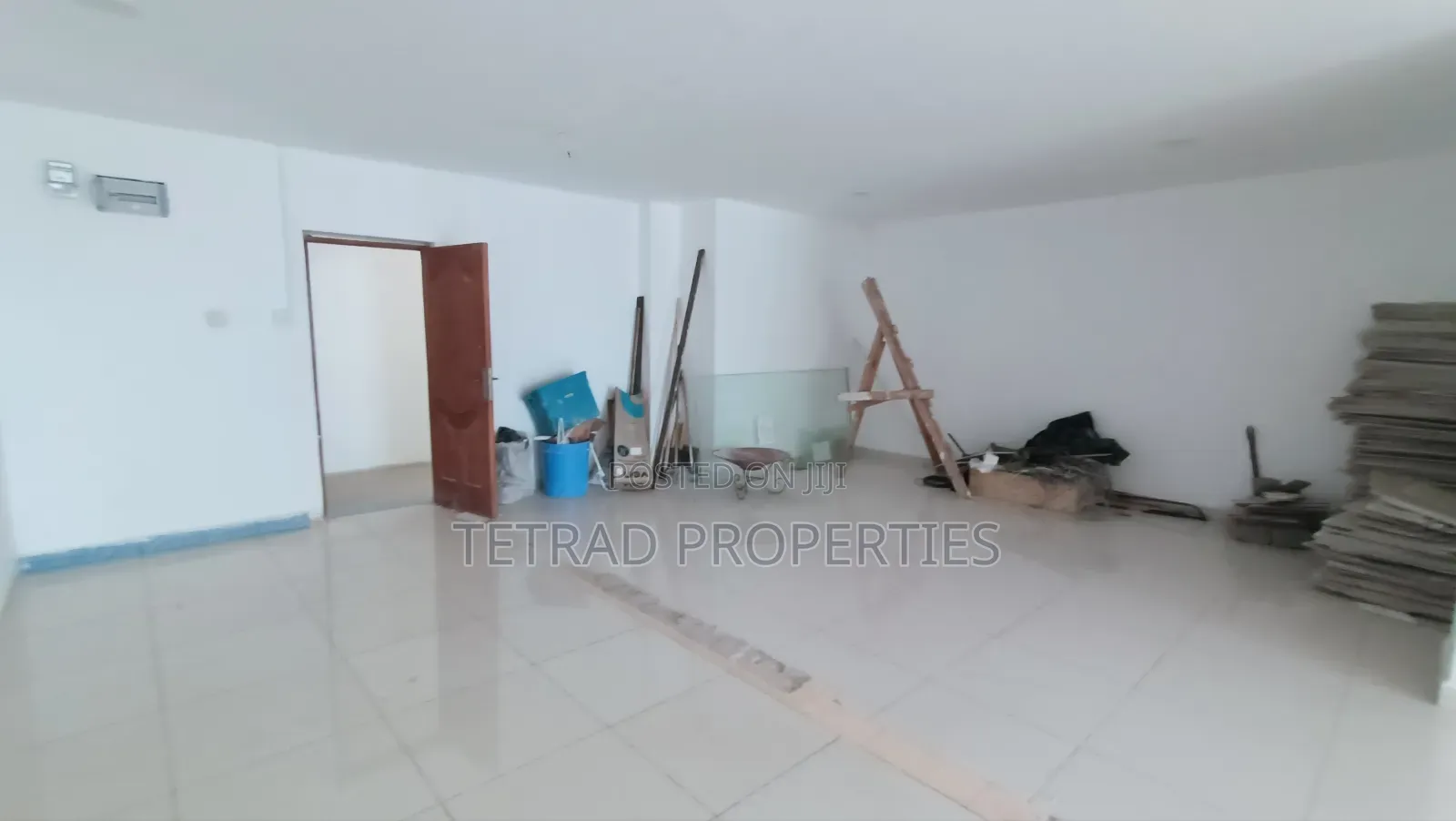 900 SQFT Office in Parklands (City Park Area)