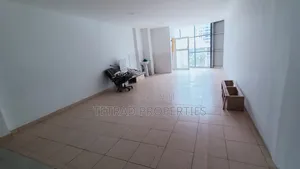 900 SQFT Office in Parklands (City Park Area)