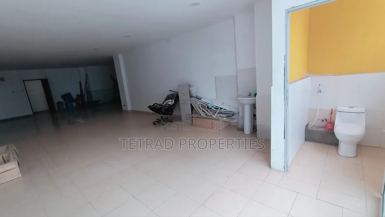 900 SQFT Office in Parklands (City Park Area)