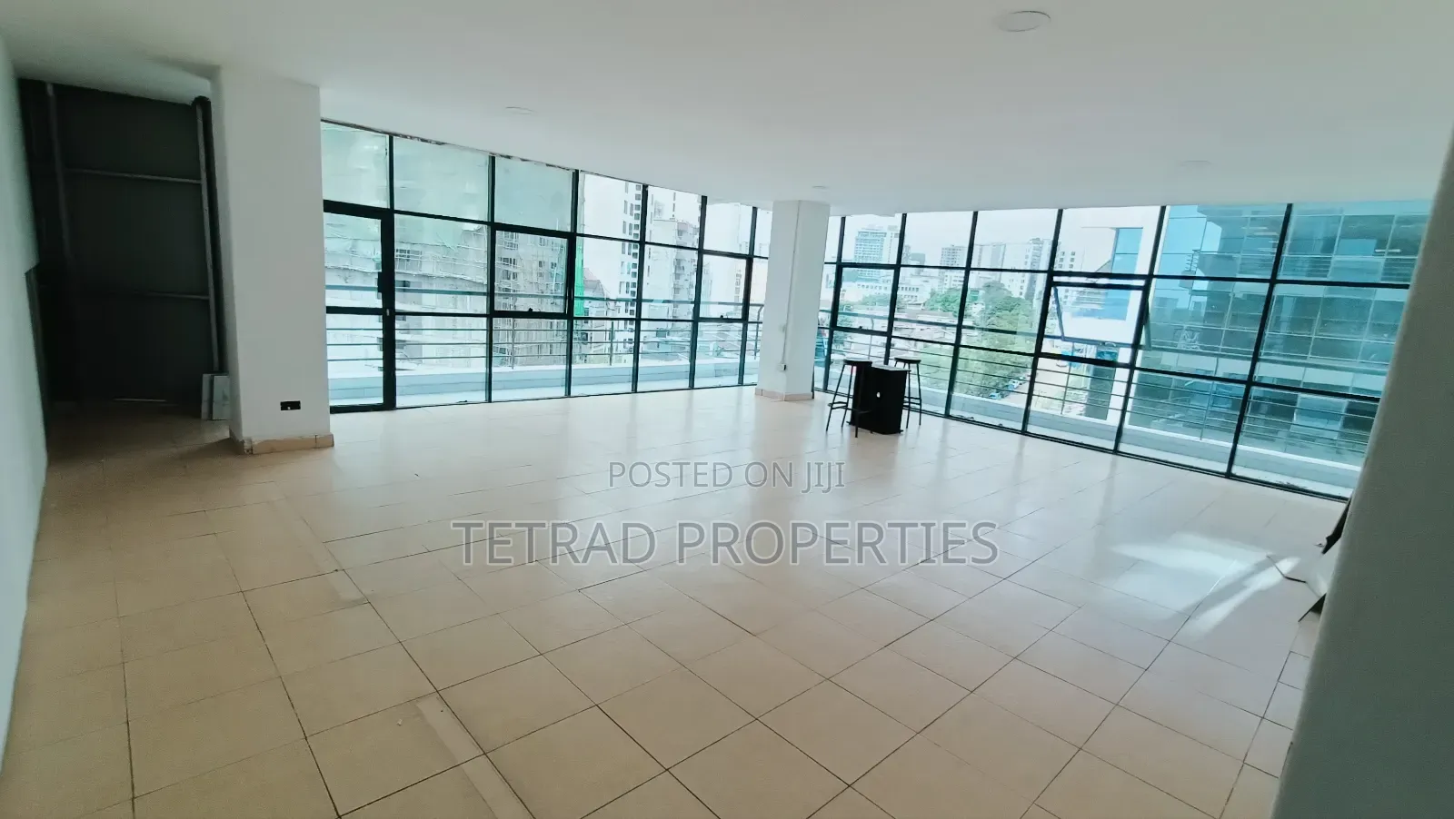 1000 SQFT Office in Parklands (City Park Area)