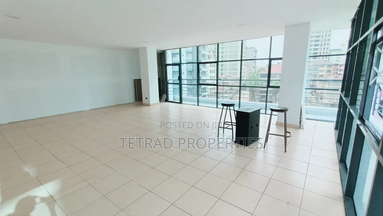 1000 SQFT Office in Parklands (City Park Area)