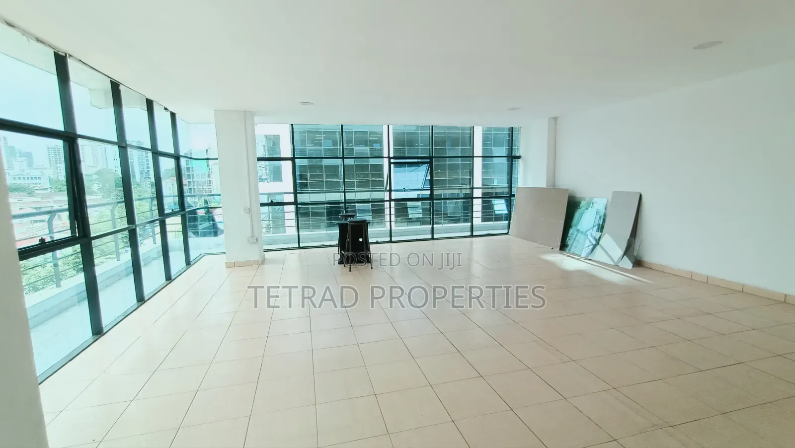 1000 SQFT Office in Parklands (City Park Area)