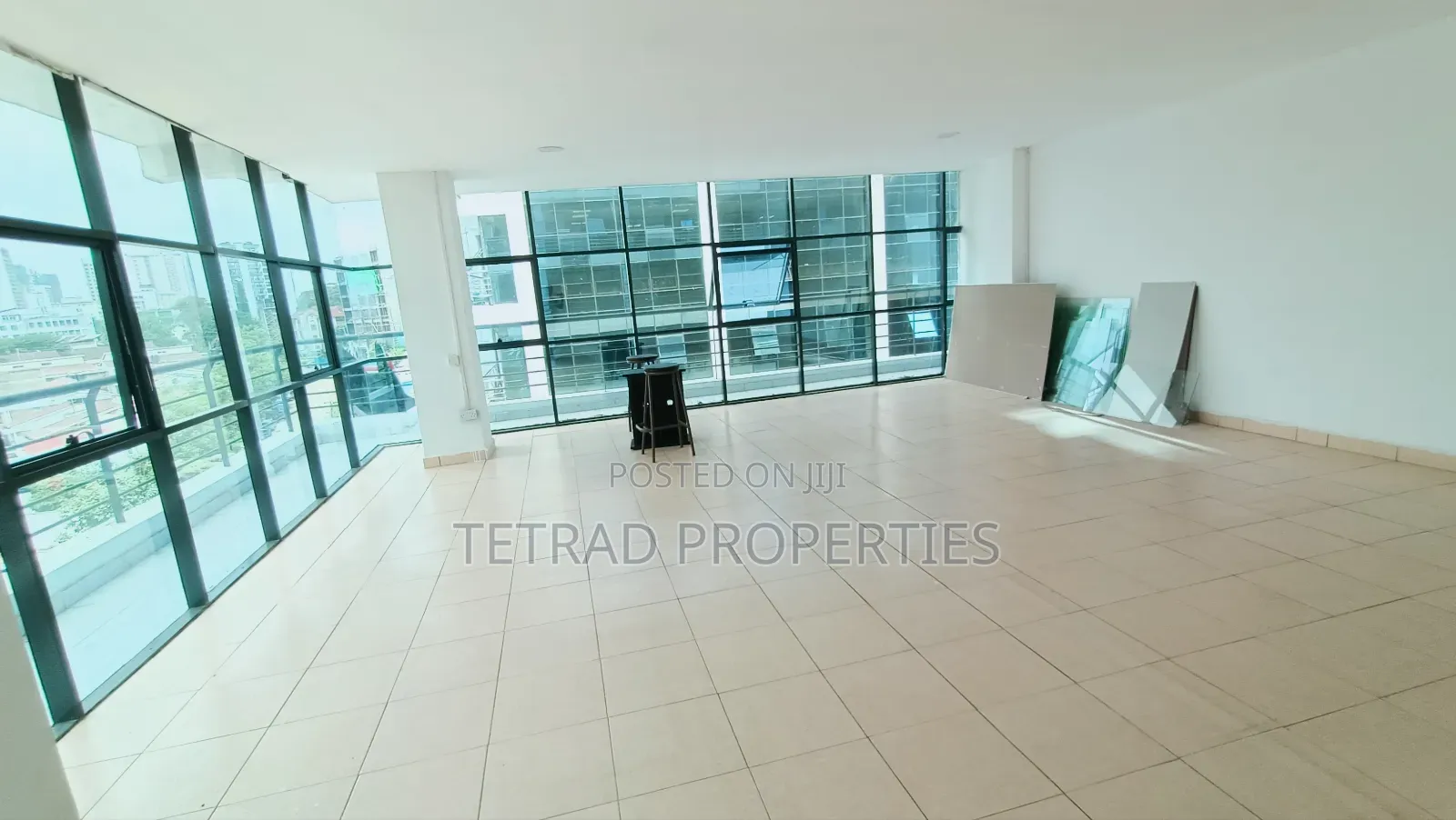 1000 SQFT Office in Parklands (City Park Area)