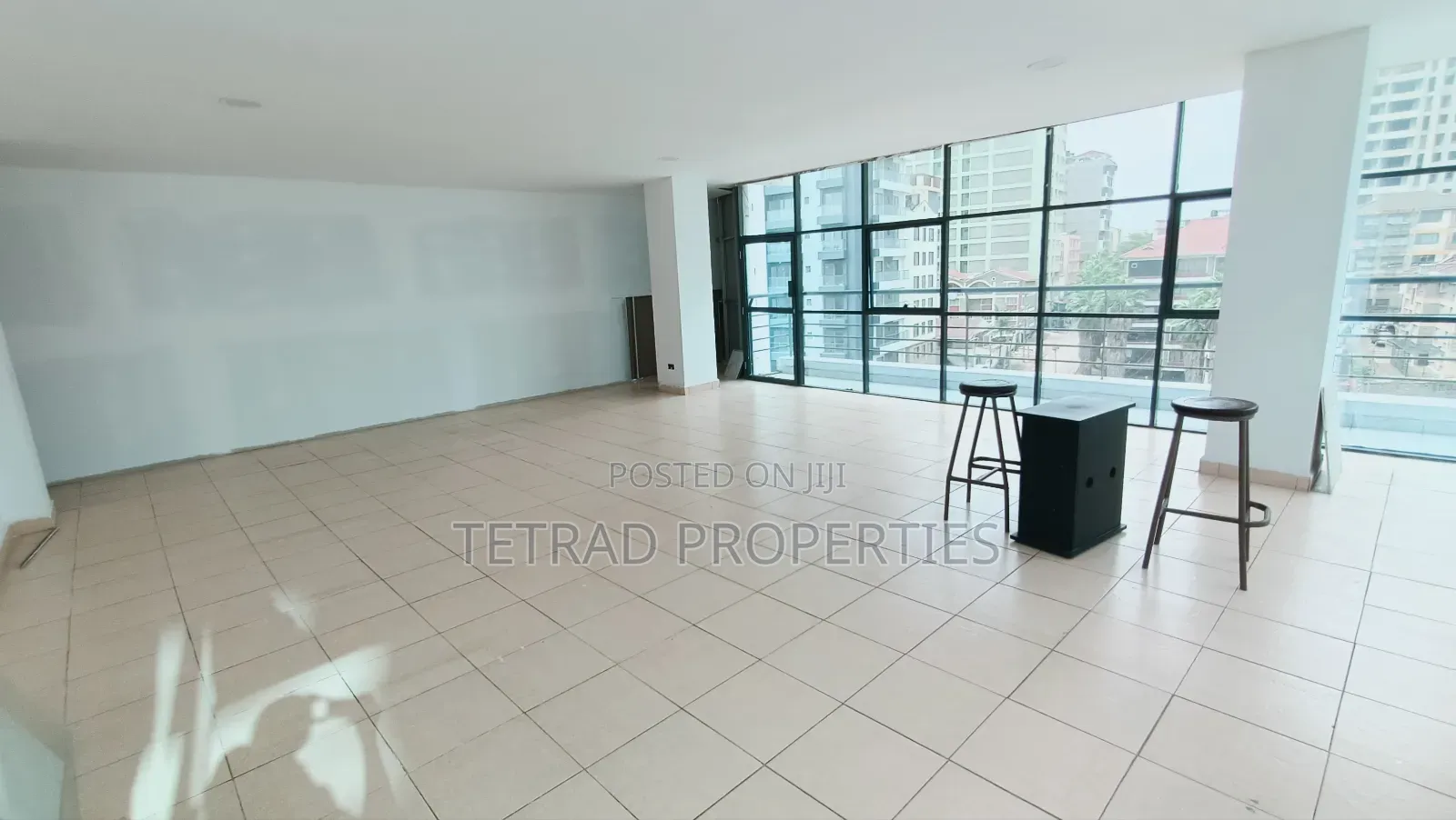 1000 SQFT Office in Parklands (City Park Area)