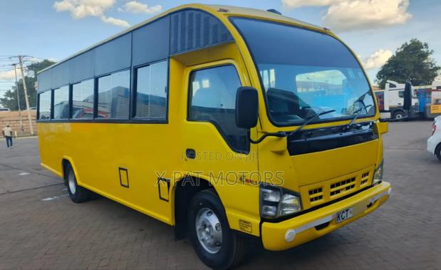 Isuzu NQR 2018 Yellow - thumbnail 3