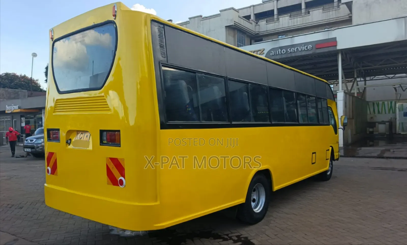 Isuzu NQR 2018 Yellow
