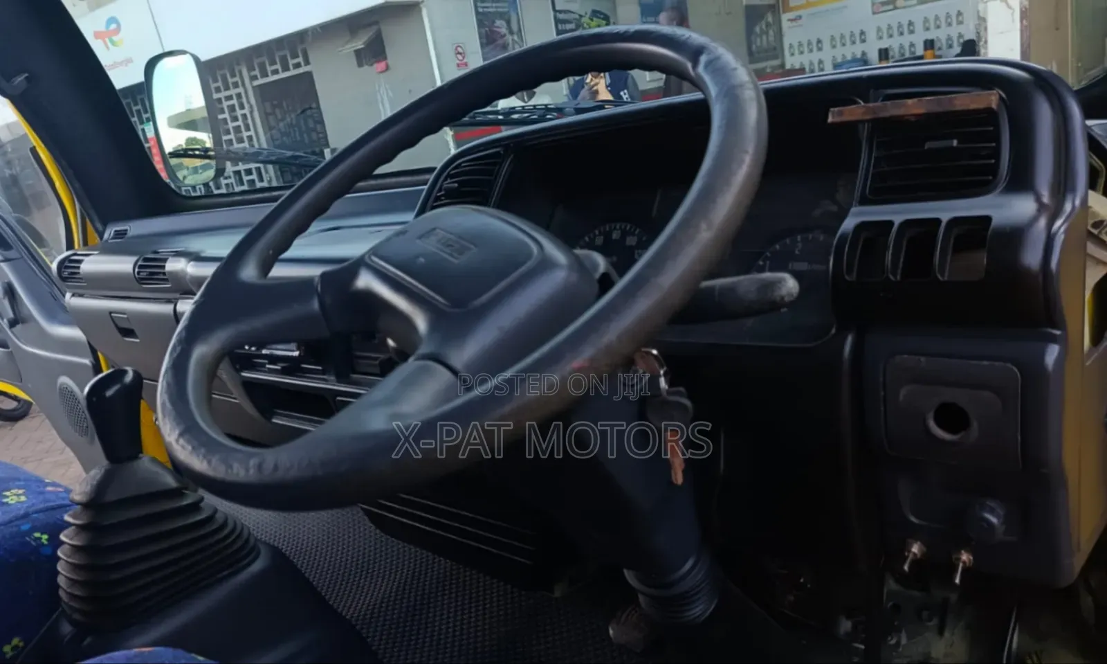 Isuzu NQR 2018 Yellow