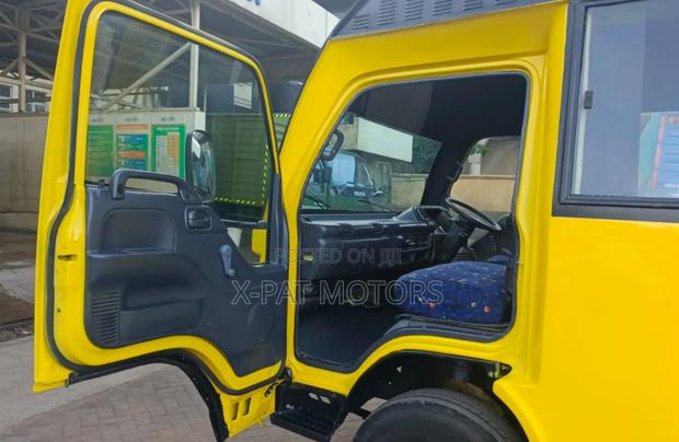Isuzu NQR 2018 Yellow - thumbnail 6