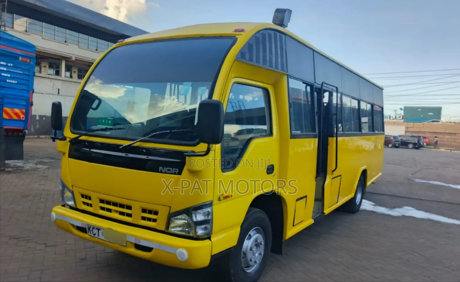 Isuzu NQR 2018 Yellow