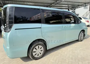 Toyota Voxy 2015 Green