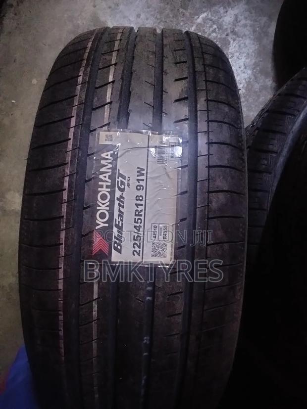 225/45-18 Yokohama Tyre