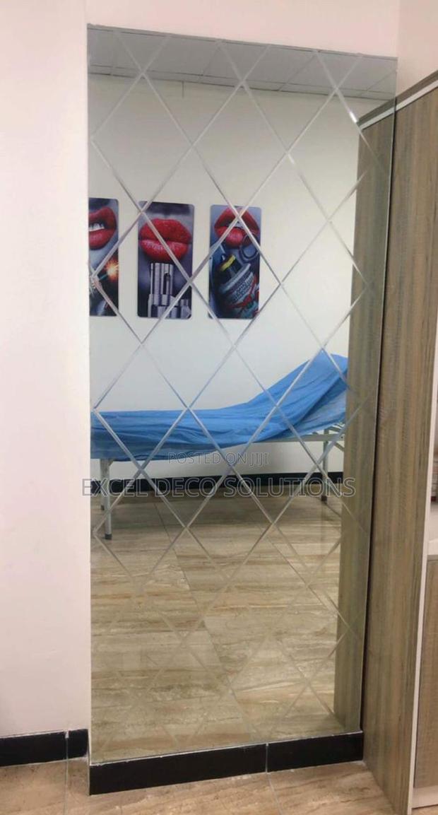 Diamond Mirror Wall Decor for Salon, Shop and Home Interior Use