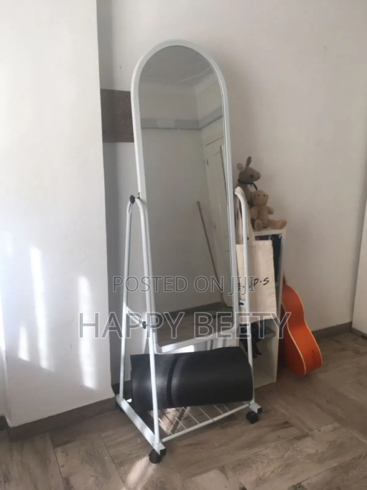 Floor Standing Mirror With Movable Wheels