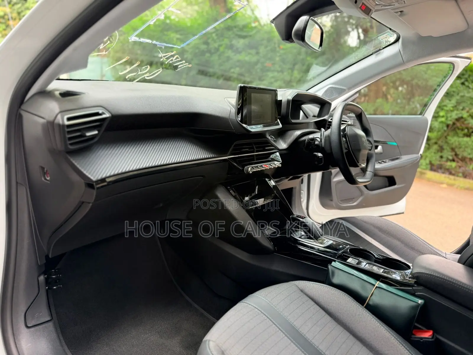 Peugeot 208 2021 White