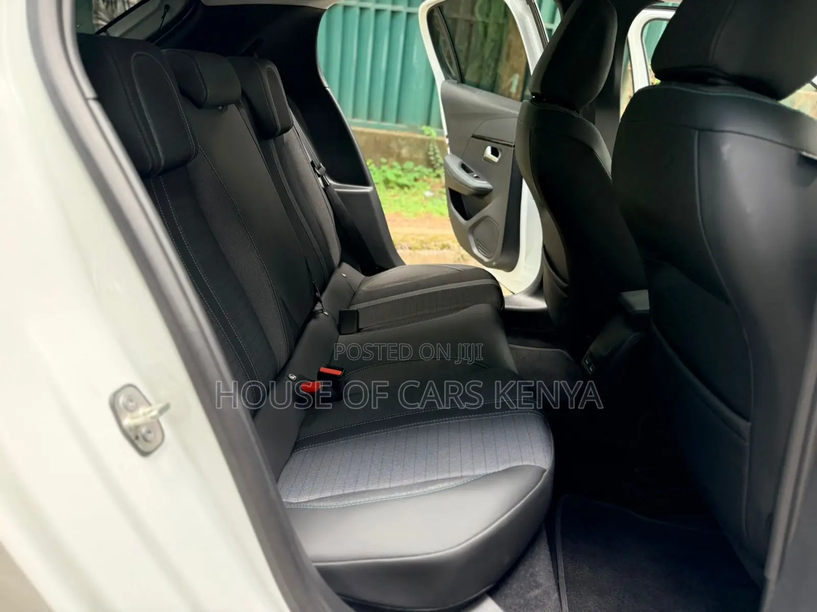 Peugeot 208 2021 White
