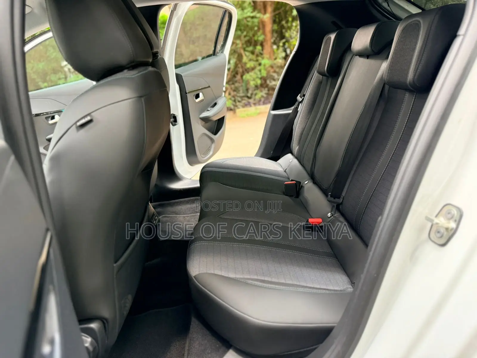 Peugeot 208 2021 White