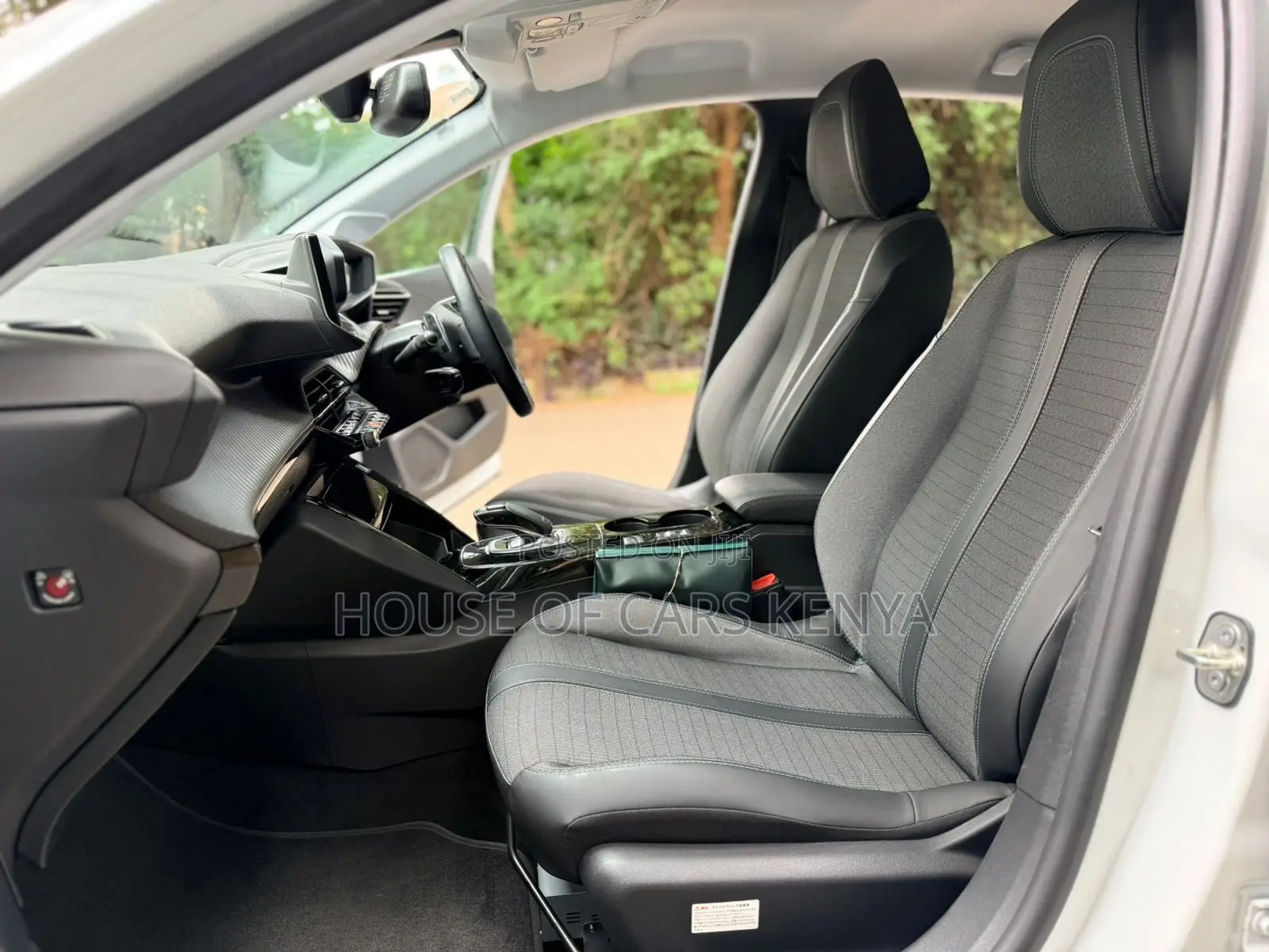 Peugeot 208 2021 White