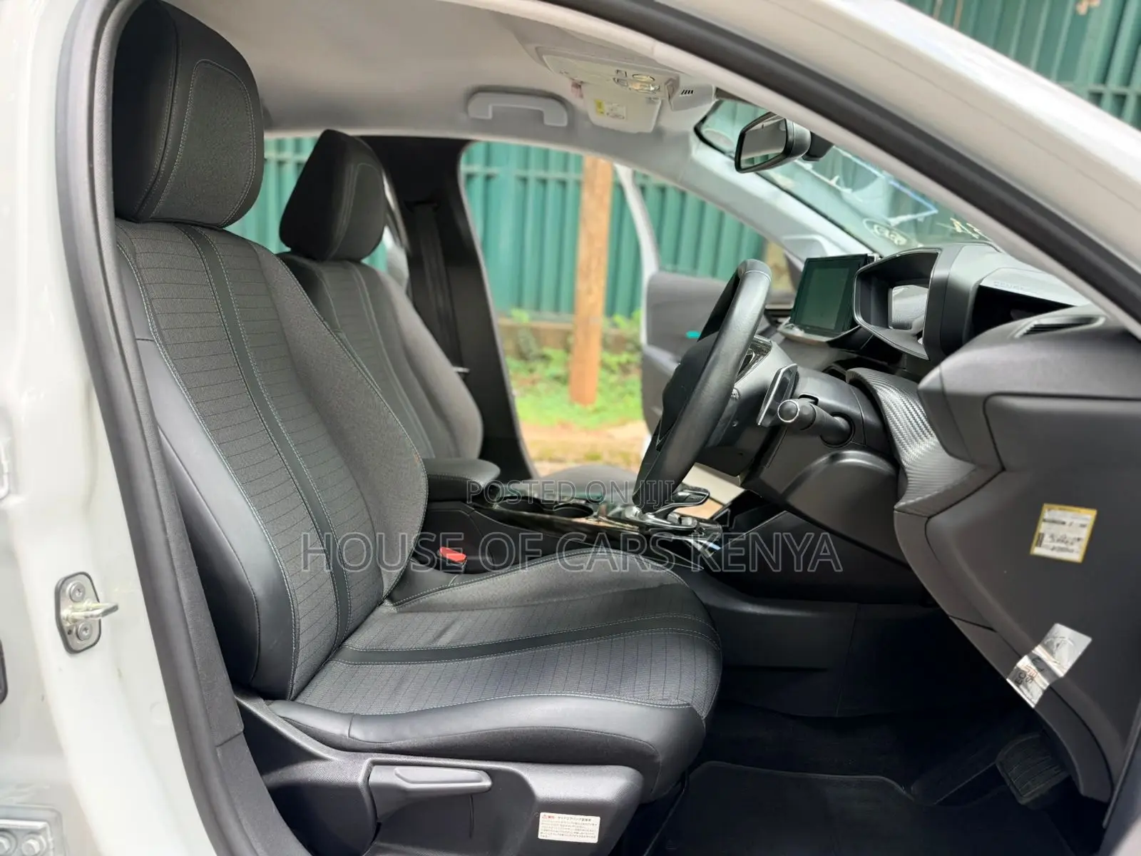 Peugeot 208 2021 White