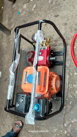 Am730ps Astramilano Trolley Sprayer Powered by a 7.5hp Petrol Engine.