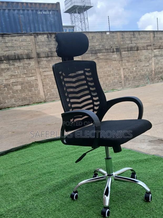 Ergonomic Mesh Office Chair – Adjustable With Headrest