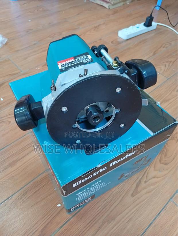 Makita Heavy Duty Router 1600watts