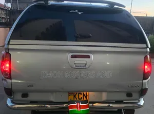 Mitsubishi L200 2013 Silver