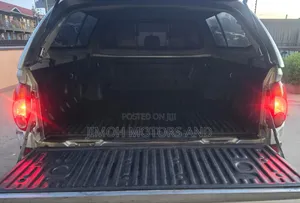 Mitsubishi L200 2013 Silver