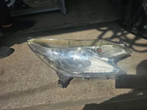 Nissan Note 2010 Headlight