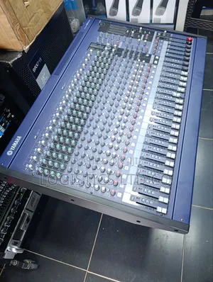 Yamaha Mg24/14fx 24-Channel Analog Mixer