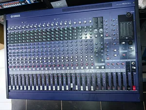 Yamaha Mg24/14fx 24-Channel Analog Mixing Console.